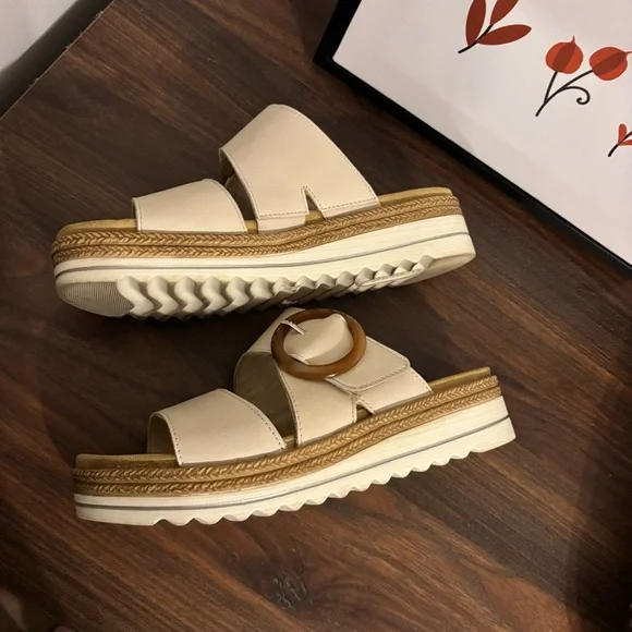 Remonte Jocelyn Slide in Copper - Picture 5 of 10